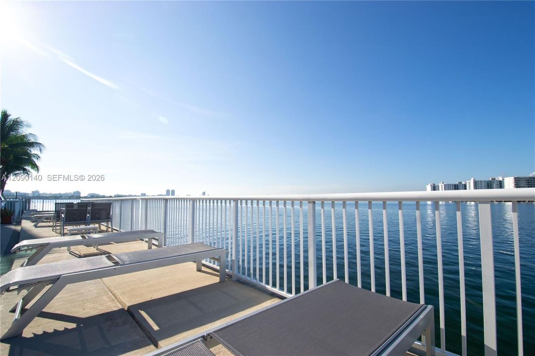 For Rent: $2,050 (1 beds, 1 baths, 730 Square Feet)
