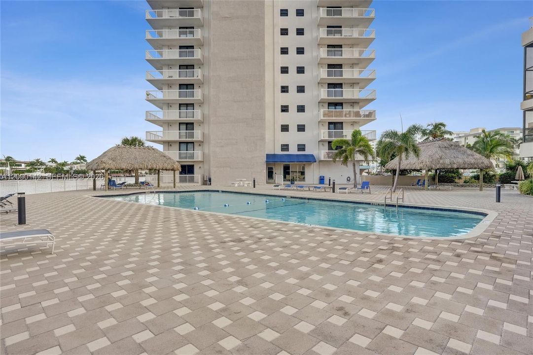 For Rent: $3,900 (2 beds, 2 baths, 1230 Square Feet)