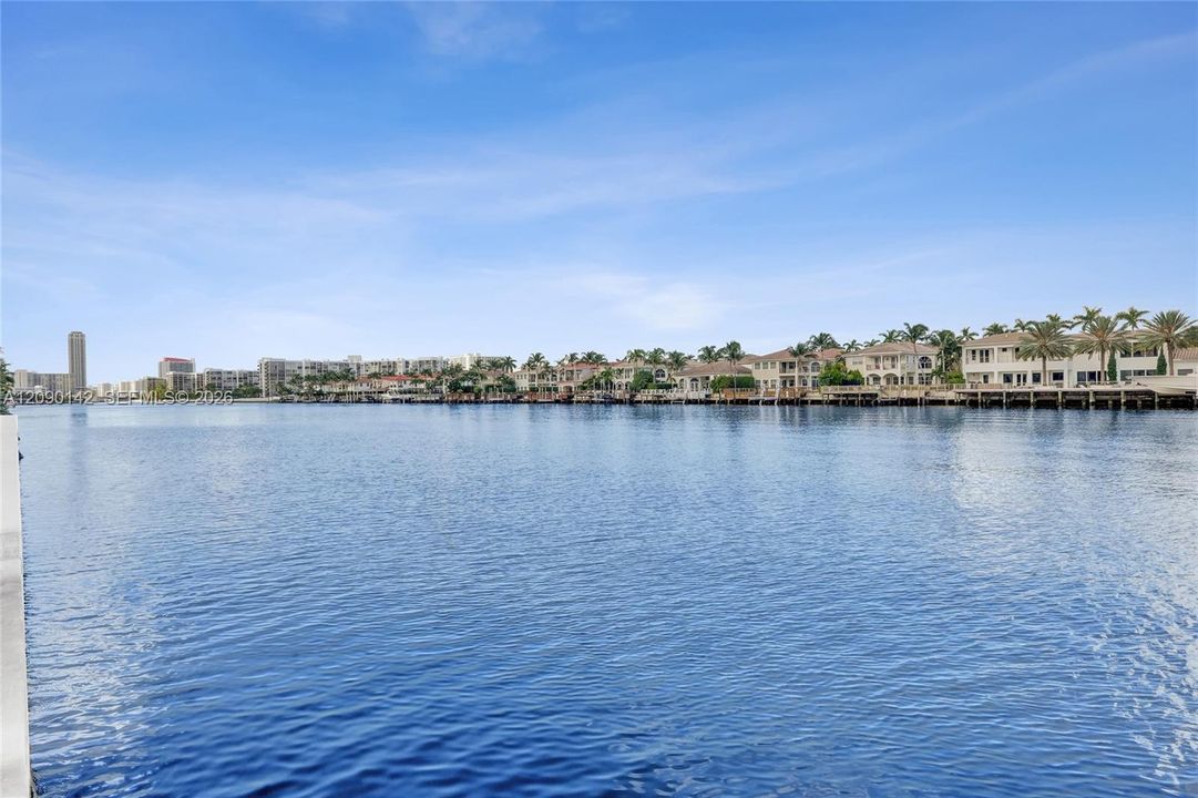 For Rent: $3,900 (2 beds, 2 baths, 1230 Square Feet)