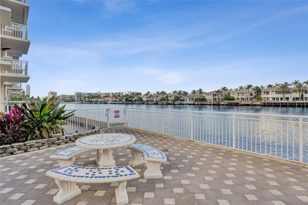 For Rent: $3,900 (2 beds, 2 baths, 1230 Square Feet)
