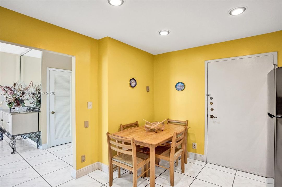 For Rent: $3,900 (2 beds, 2 baths, 1230 Square Feet)