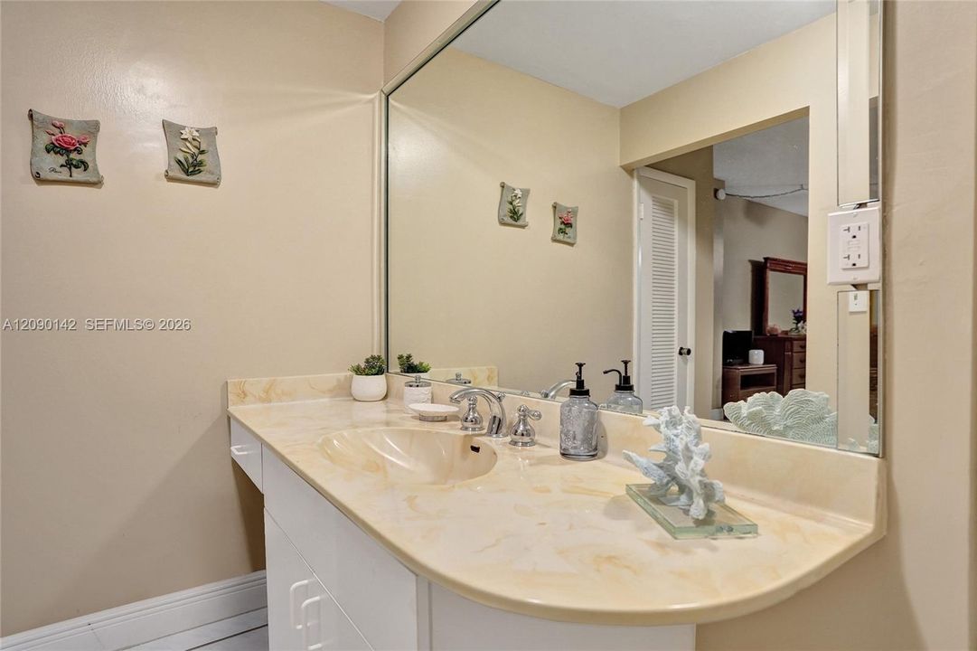 For Rent: $3,900 (2 beds, 2 baths, 1230 Square Feet)