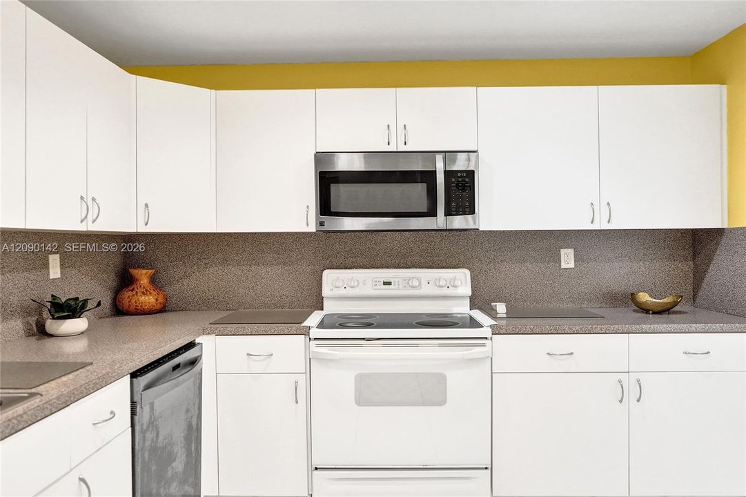For Rent: $3,900 (2 beds, 2 baths, 1230 Square Feet)