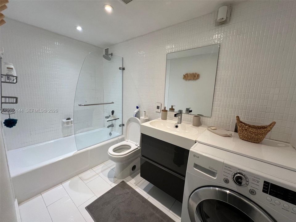 For Rent: $3,200 (0 beds, 1 baths, 605 Square Feet)