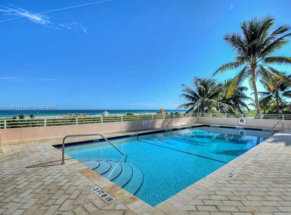 For Rent: $3,200 (0 beds, 1 baths, 605 Square Feet)