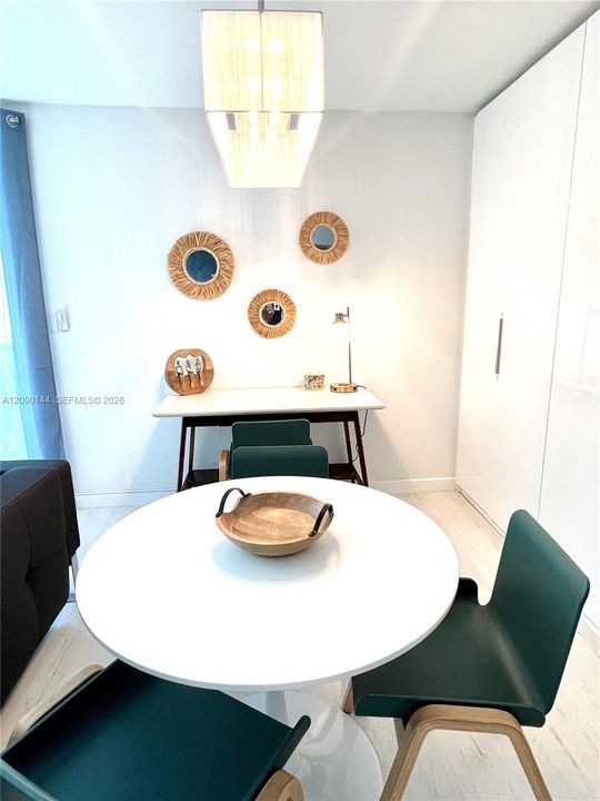 For Rent: $3,200 (0 beds, 1 baths, 605 Square Feet)
