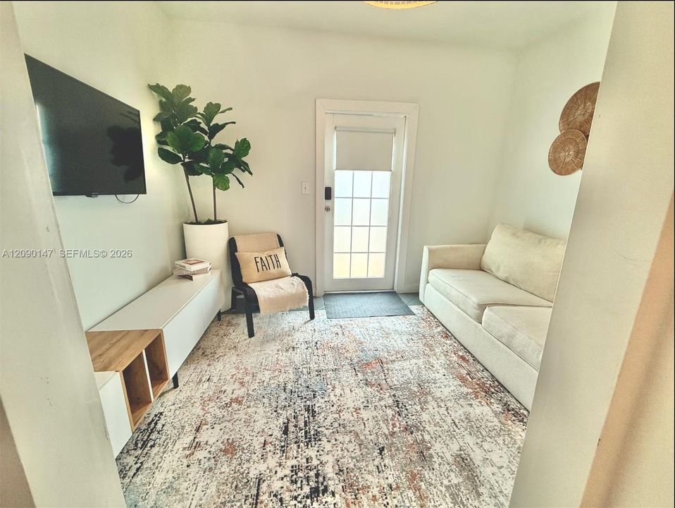 For Sale: $745,000 (5 beds, 4 baths, 1643 Square Feet)