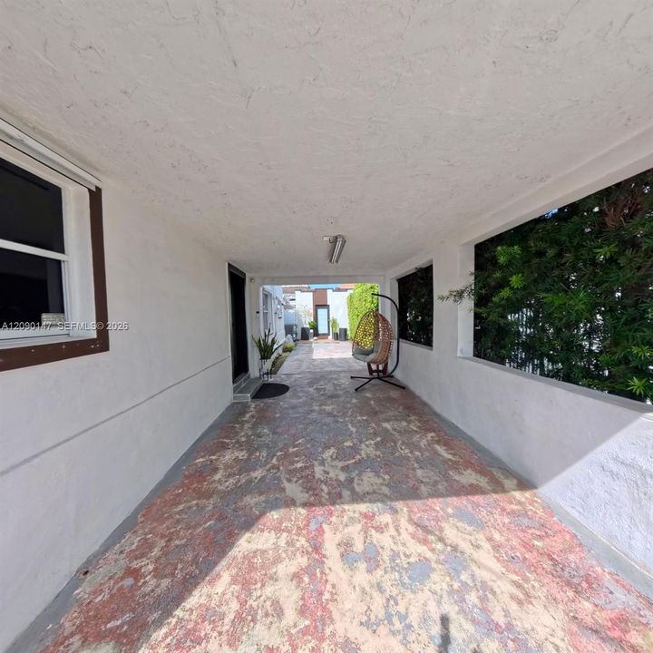 For Sale: $745,000 (5 beds, 4 baths, 1643 Square Feet)