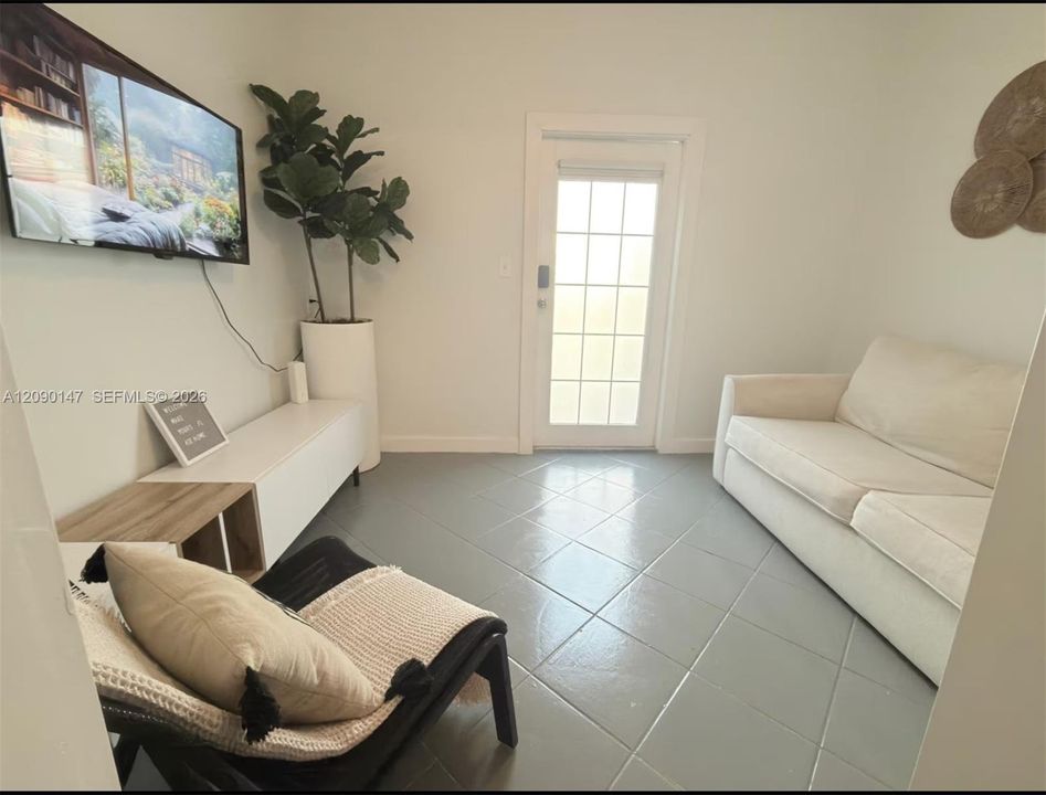 For Sale: $745,000 (5 beds, 4 baths, 1643 Square Feet)