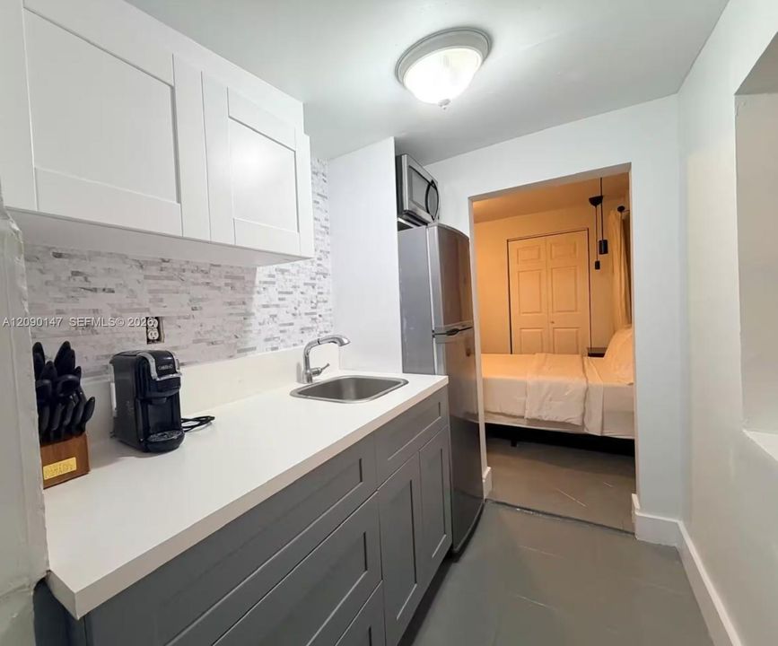 For Sale: $745,000 (5 beds, 4 baths, 1643 Square Feet)