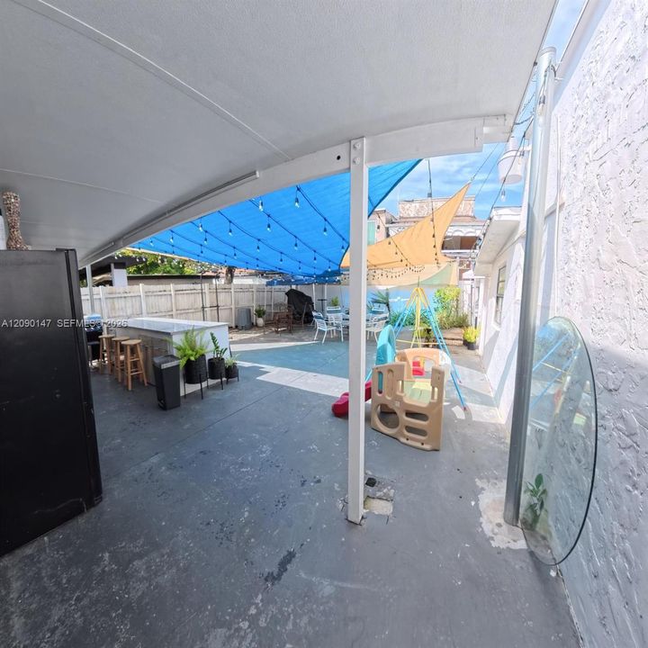 For Sale: $745,000 (5 beds, 4 baths, 1643 Square Feet)