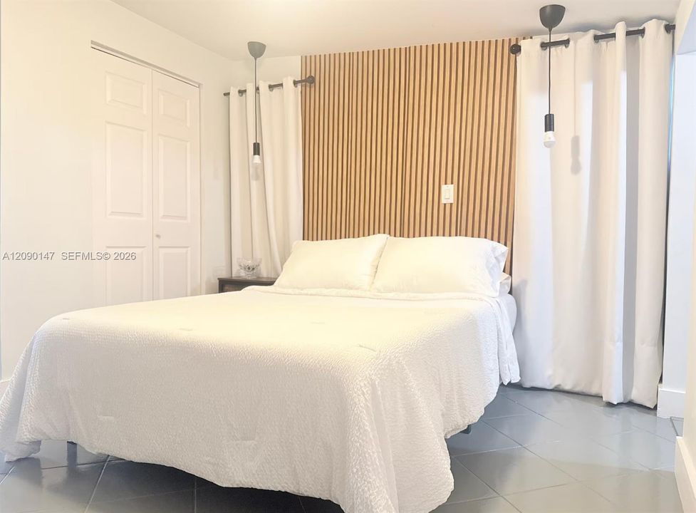 For Sale: $745,000 (5 beds, 4 baths, 1643 Square Feet)