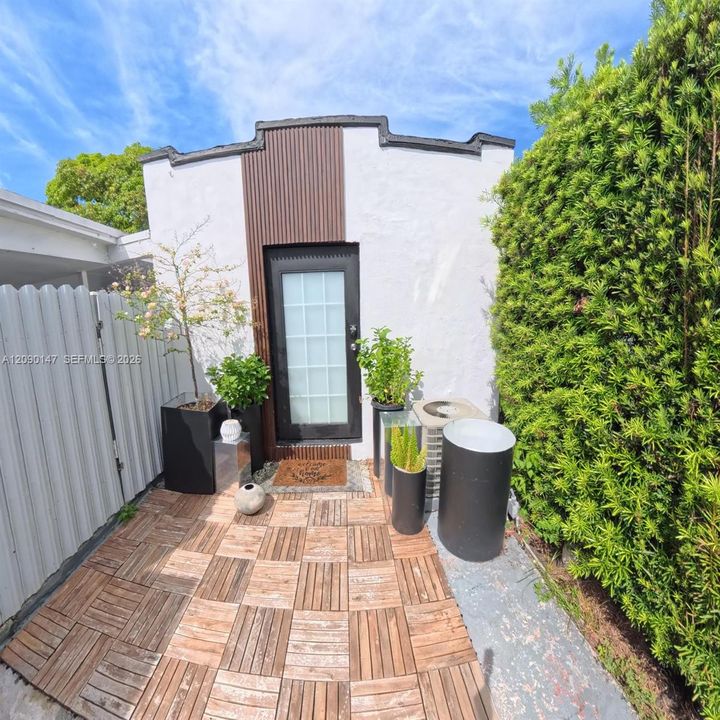 For Sale: $745,000 (5 beds, 4 baths, 1643 Square Feet)