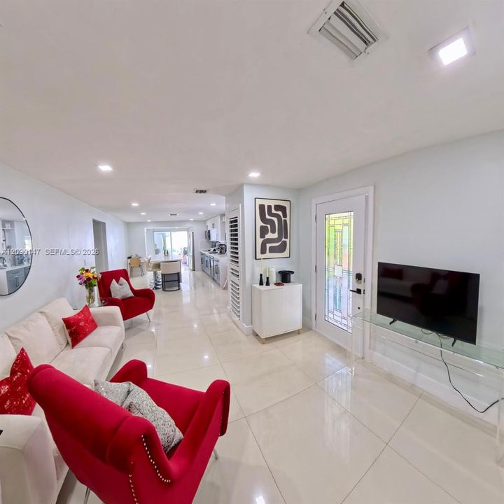 For Sale: $745,000 (5 beds, 4 baths, 1643 Square Feet)