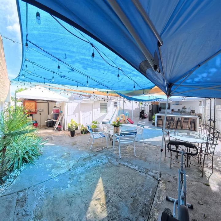 For Sale: $745,000 (5 beds, 4 baths, 1643 Square Feet)