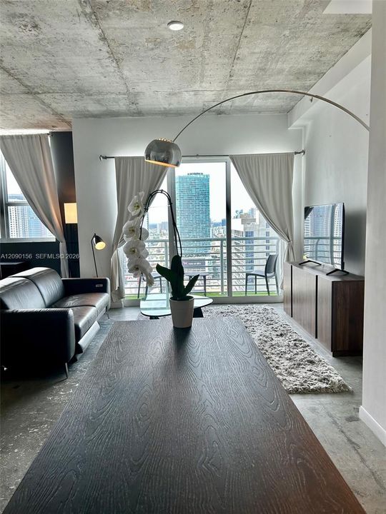 For Rent: $2,450 (1 beds, 1 baths, 662 Square Feet)