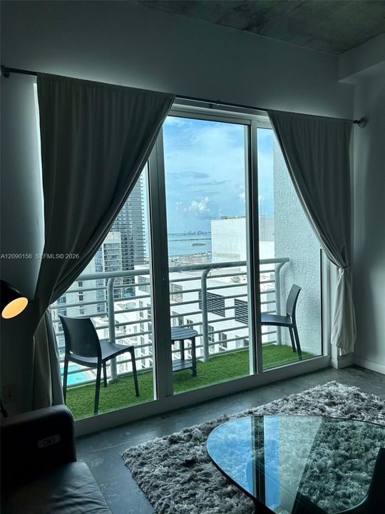 For Rent: $2,450 (1 beds, 1 baths, 662 Square Feet)