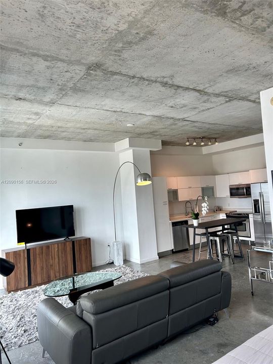 For Rent: $2,450 (1 beds, 1 baths, 662 Square Feet)