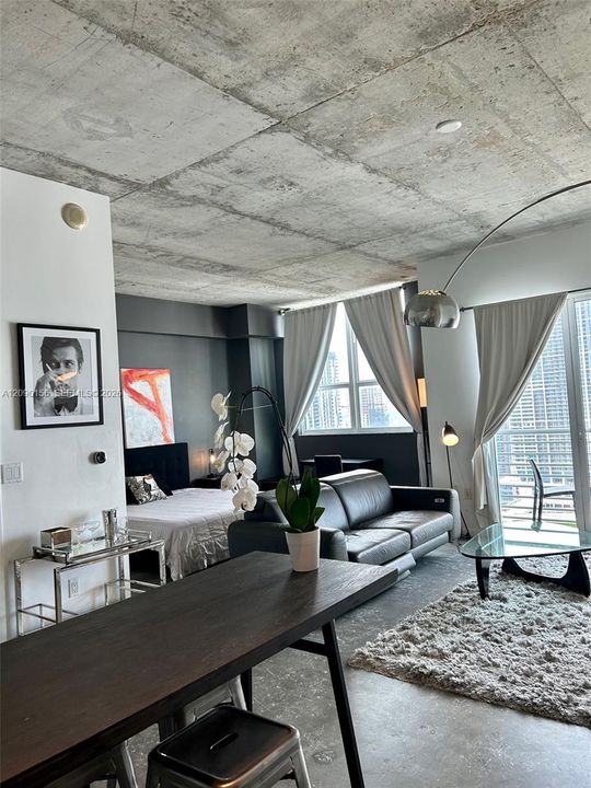 For Rent: $2,450 (1 beds, 1 baths, 662 Square Feet)
