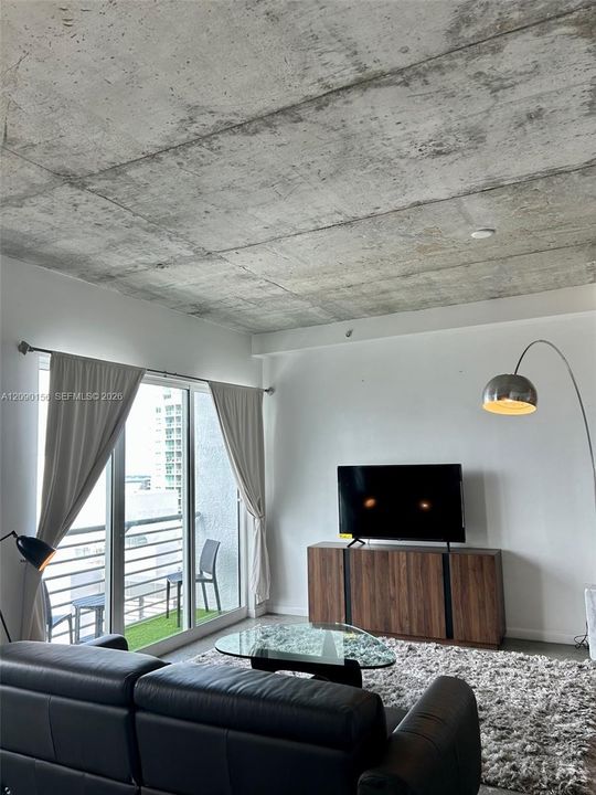 For Rent: $2,450 (1 beds, 1 baths, 662 Square Feet)