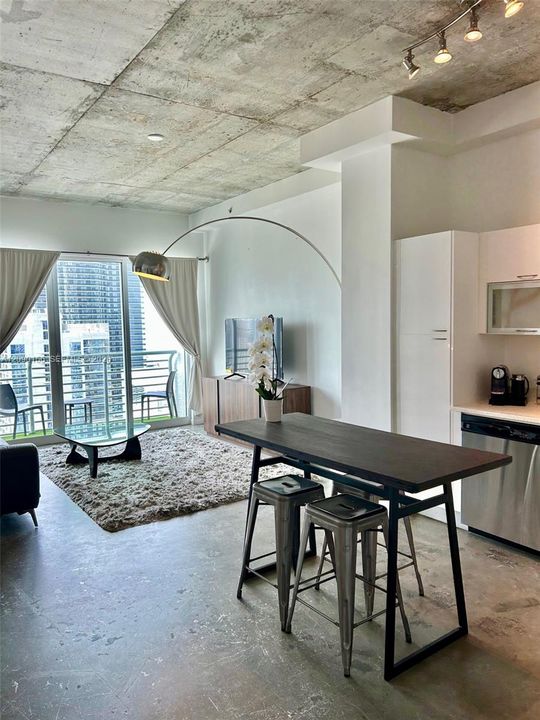 For Rent: $2,450 (1 beds, 1 baths, 662 Square Feet)