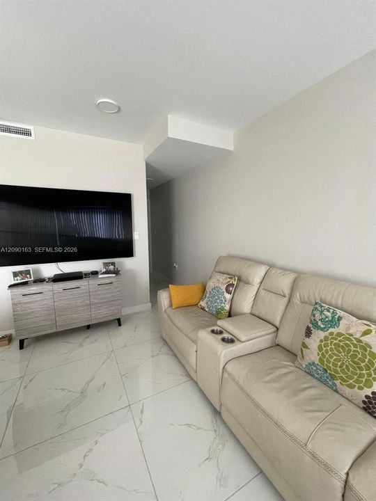 В аренду: $2,500 (3 спален, 2 ванн, 1398 Квадратных фут)