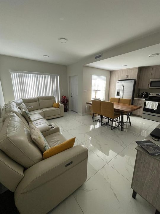 В аренду: $2,500 (3 спален, 2 ванн, 1398 Квадратных фут)