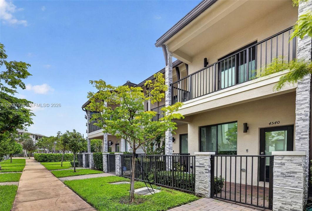 En Renta: $3,950 (3 camas, 2 baños, 1610 Pies cuadrados)