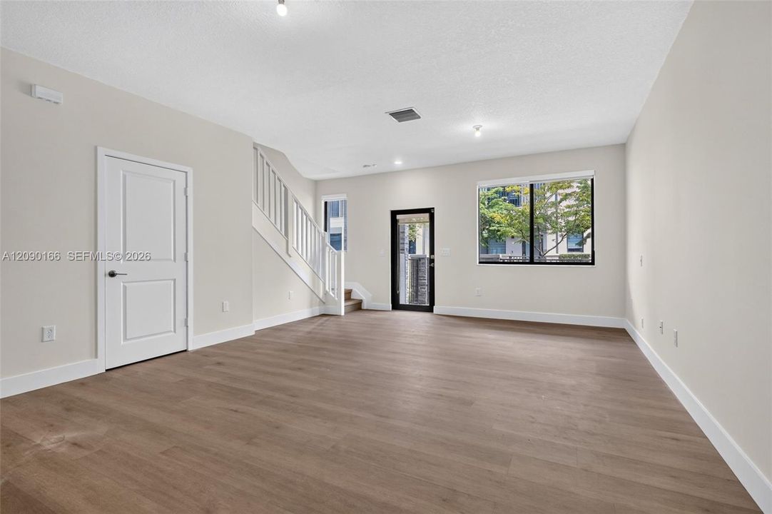 En Renta: $3,950 (3 camas, 2 baños, 1610 Pies cuadrados)
