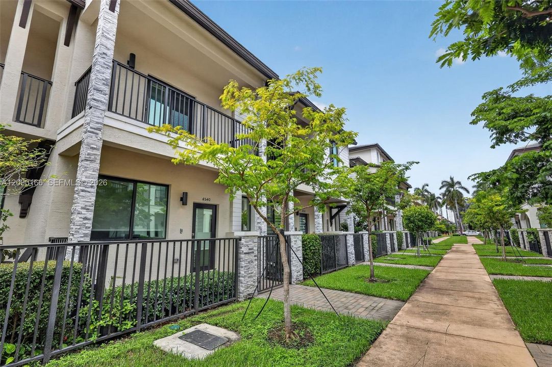 En Renta: $3,950 (3 camas, 2 baños, 1610 Pies cuadrados)
