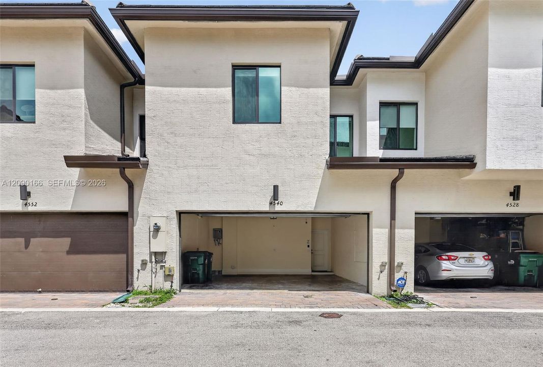 En Renta: $3,950 (3 camas, 2 baños, 1610 Pies cuadrados)