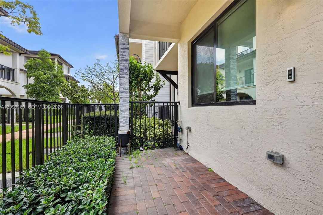 En Renta: $3,950 (3 camas, 2 baños, 1610 Pies cuadrados)