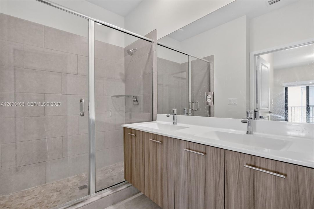 En Renta: $3,950 (3 camas, 2 baños, 1610 Pies cuadrados)