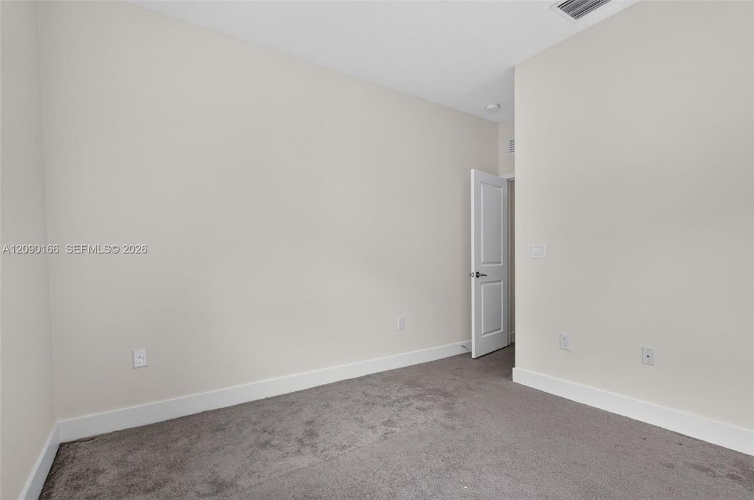 En Renta: $3,950 (3 camas, 2 baños, 1610 Pies cuadrados)