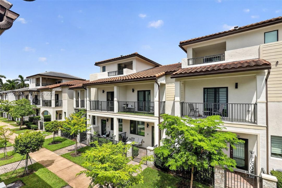 En Renta: $3,950 (3 camas, 2 baños, 1610 Pies cuadrados)