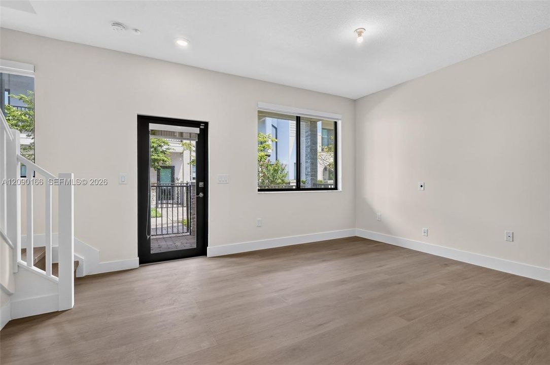 En Renta: $3,950 (3 camas, 2 baños, 1610 Pies cuadrados)