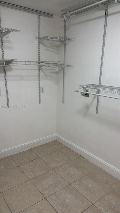 For Rent: $2,800 (3 beds, 3 baths, 2775 Square Feet)