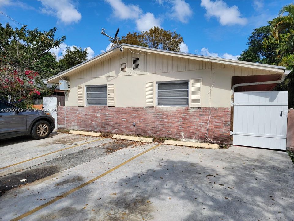 For Rent: $2,800 (3 beds, 3 baths, 2775 Square Feet)