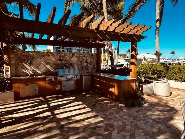 Marina Tower Outdoor Kitchen BBQ
