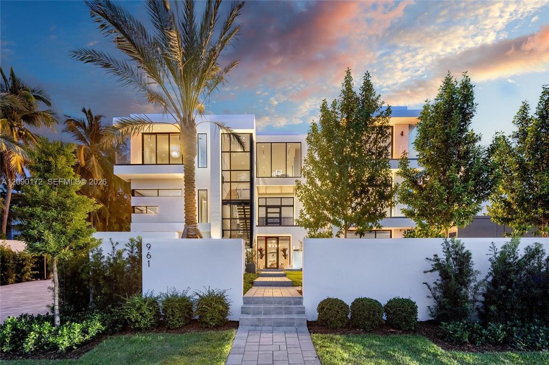 For Sale: $29,950,000 (6 beds, 7 baths, 9773 Square Feet)