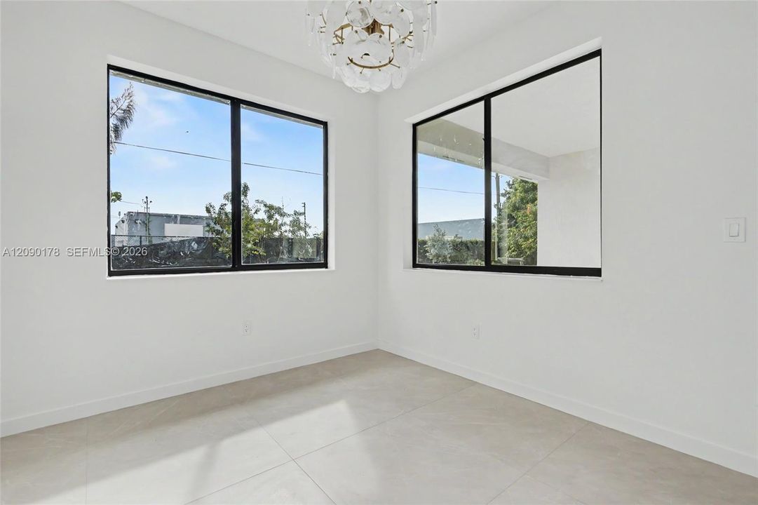 En Venta: $749,900 (4 camas, 3 baños, 2172 Pies cuadrados)