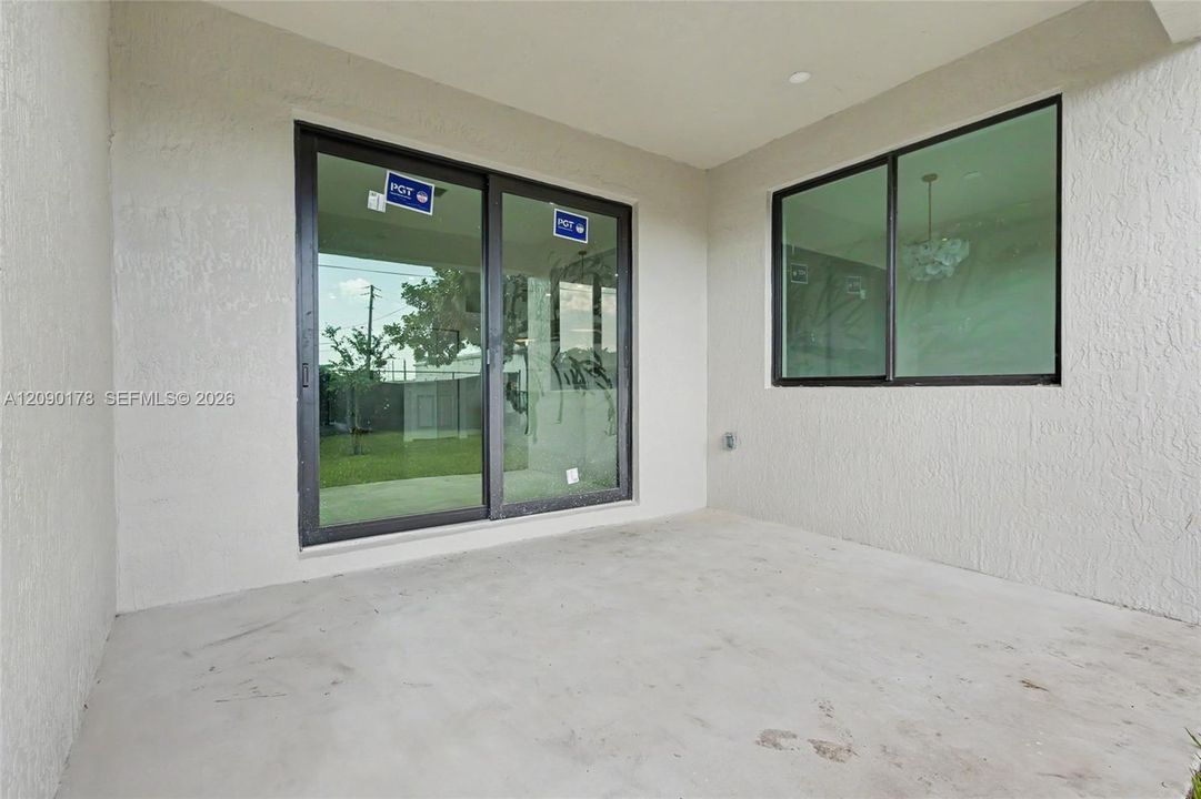 En Venta: $749,900 (4 camas, 3 baños, 2172 Pies cuadrados)