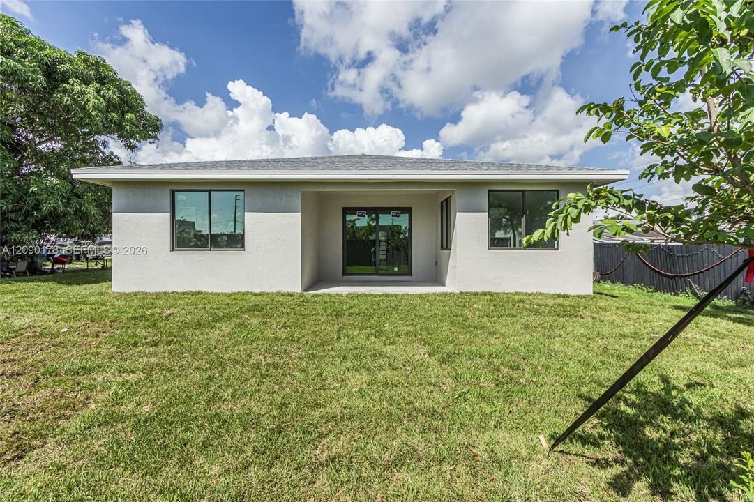 En Venta: $749,900 (4 camas, 3 baños, 2172 Pies cuadrados)