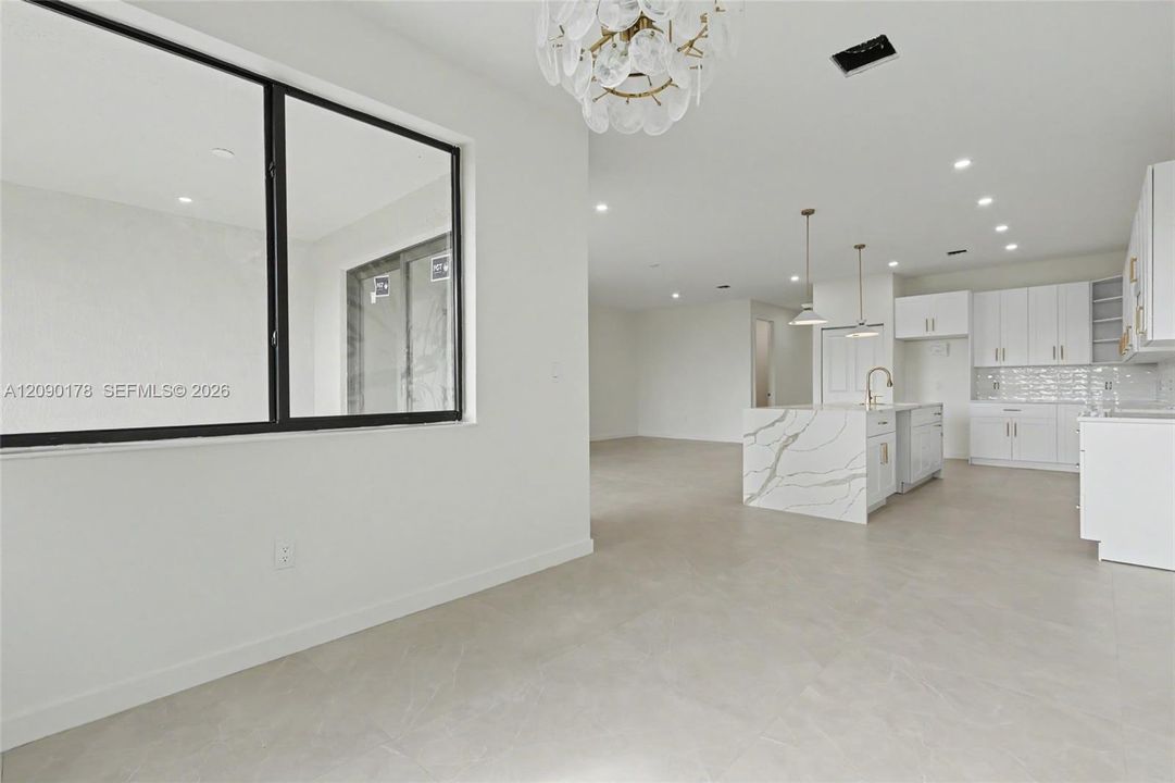 En Venta: $749,900 (4 camas, 3 baños, 2172 Pies cuadrados)