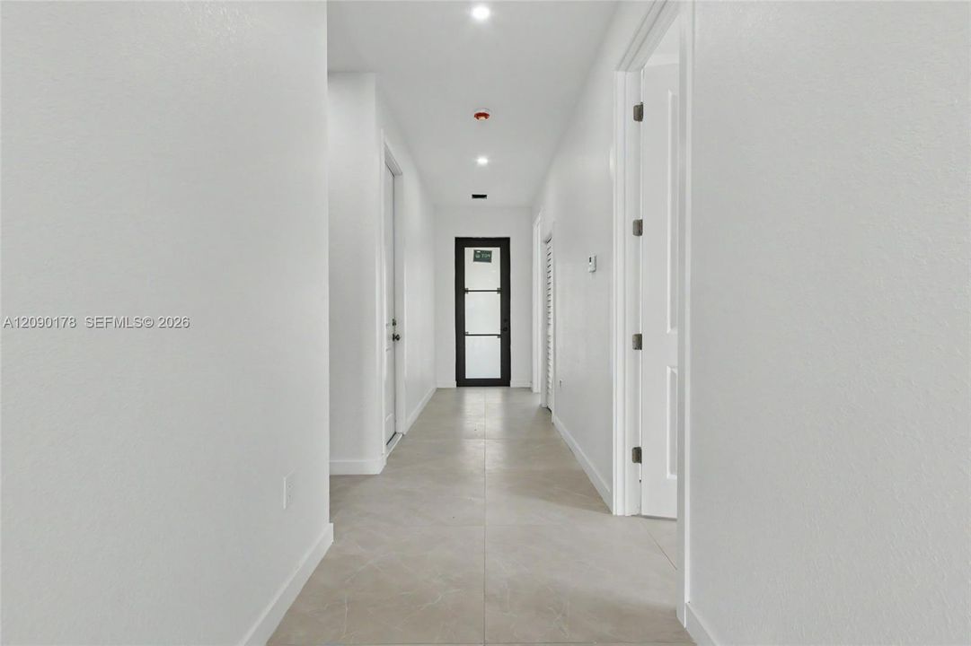 En Venta: $749,900 (4 camas, 3 baños, 2172 Pies cuadrados)