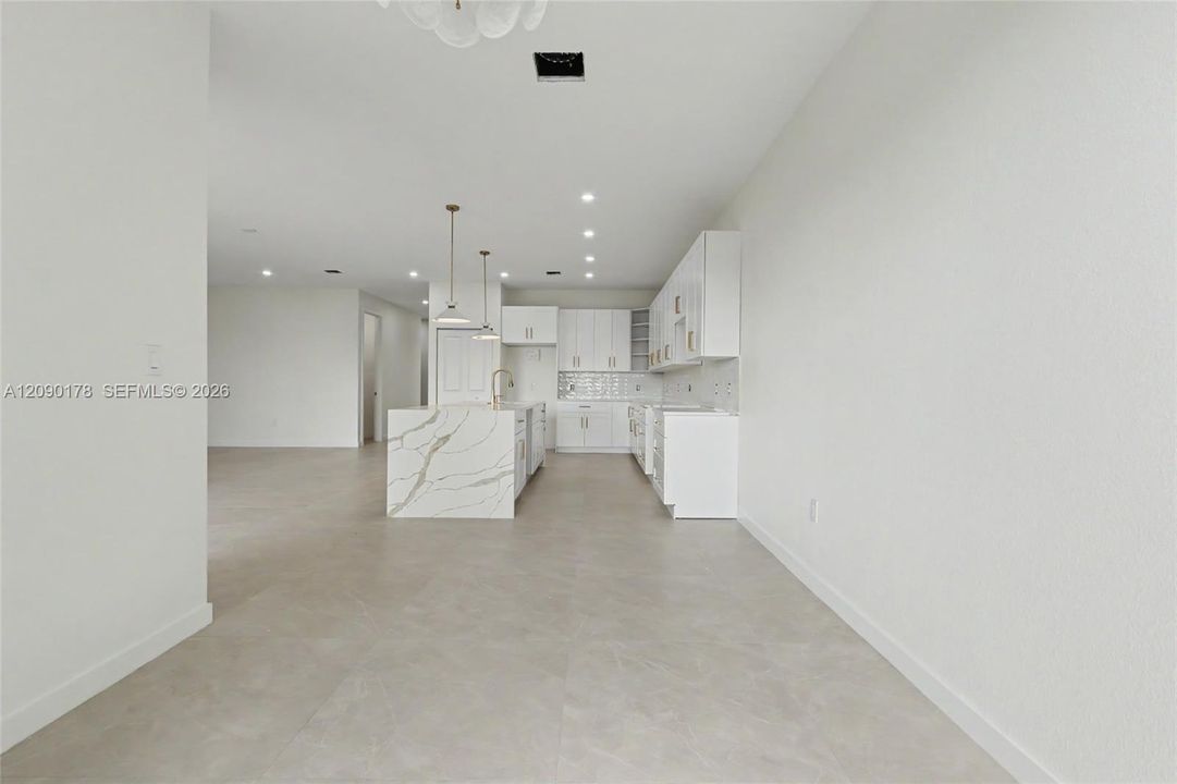 En Venta: $749,900 (4 camas, 3 baños, 2172 Pies cuadrados)
