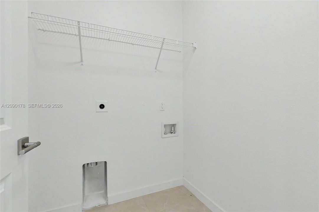 En Venta: $749,900 (4 camas, 3 baños, 2172 Pies cuadrados)