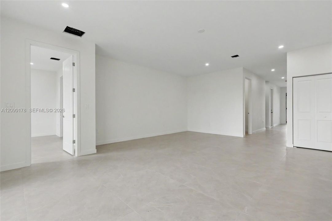 En Venta: $749,900 (4 camas, 3 baños, 2172 Pies cuadrados)