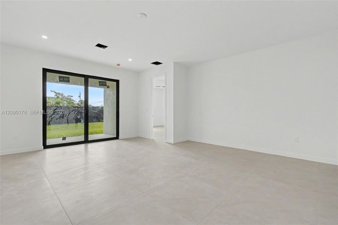 En Venta: $749,900 (4 camas, 3 baños, 2172 Pies cuadrados)