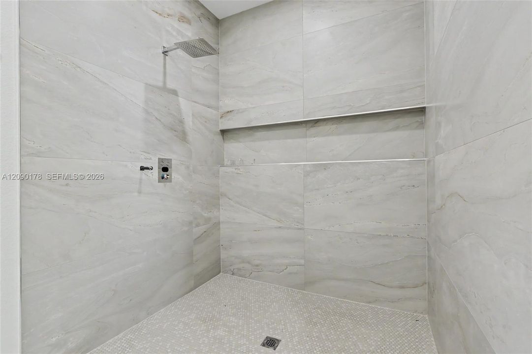 En Venta: $749,900 (4 camas, 3 baños, 2172 Pies cuadrados)